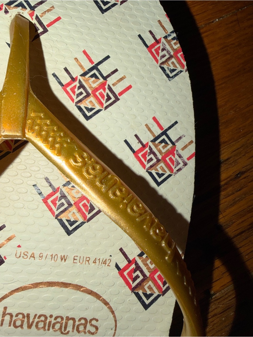 Havaianas Geometric Print Wedge Flip Flops Size 9/10 Gold Straps - Picture 4 of 4